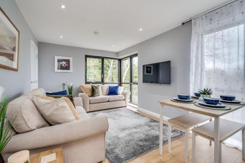 City Line Apartment 5