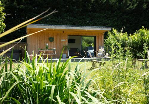 City to Country Retreat Luxury Lodges with Hot Tub, BBQ, Fire Pit