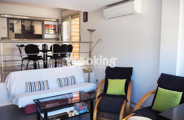 CITYCENTER APARTMENT WITH 3 BEDROOMS AND 2 TERRACES, AT 3 MINUTES FROM THE BEACH
