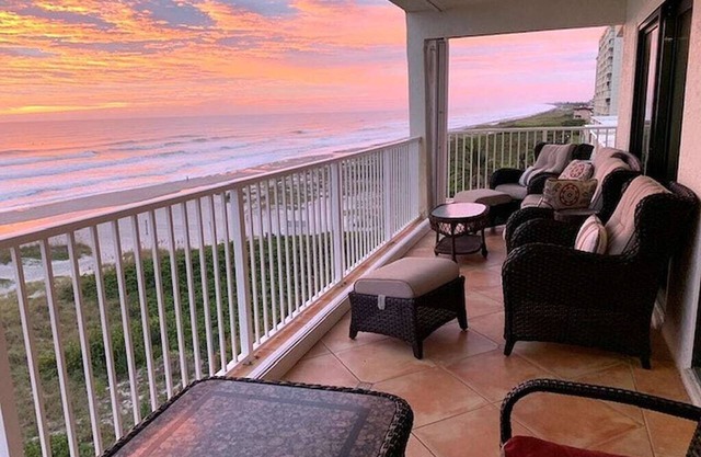 CK our super low rates for the fall in this 3 bedroom 2 bath direct ocean front