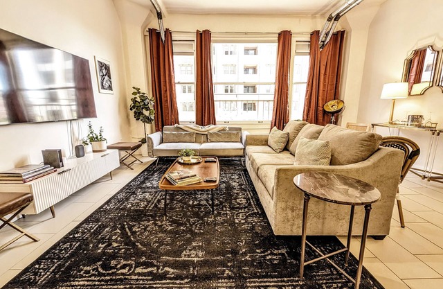 Classic DTLA Glamour Loft w/Rooftop Pool, 360° Views + Parking