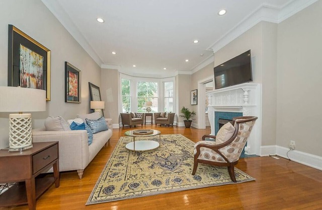 Classic Elegant 2 Bedroom 2 Bath near Eden Park