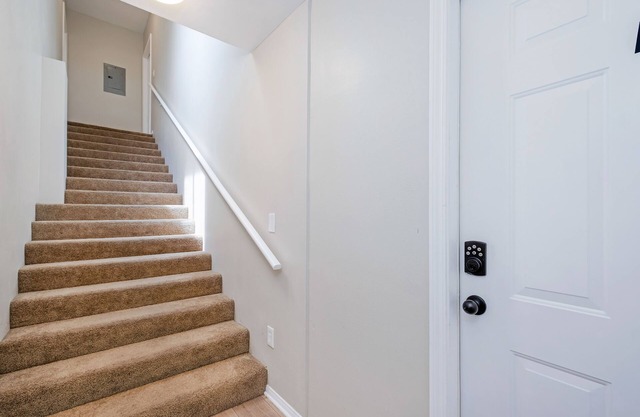Classic LA Miracle Mile Apartment
