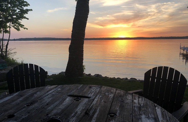 Classic Lake Sallie Home - Fish, Golf, Bike, Kayak, Pickleball, Bball, Peloton
