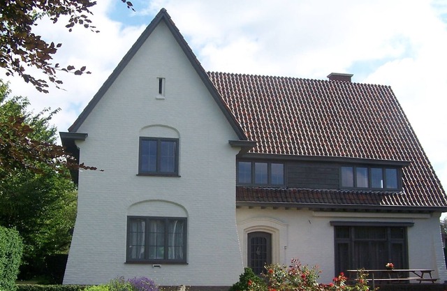 Classic Mansion in Poperinge with Fenced Garden