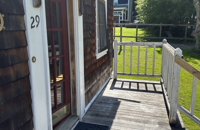 Classic New England Bunkhouse- Home for the whole family!