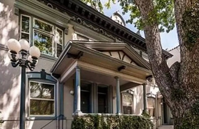 Classic Row Home Patio, Porch & Garage. Walk to Downtown & Convention