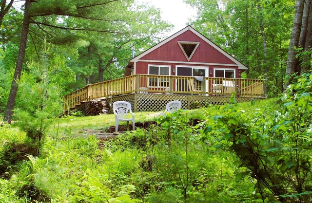 Classic Rustic Lakeside Cabin Retreat. Sleeps 6. Pets allowed.