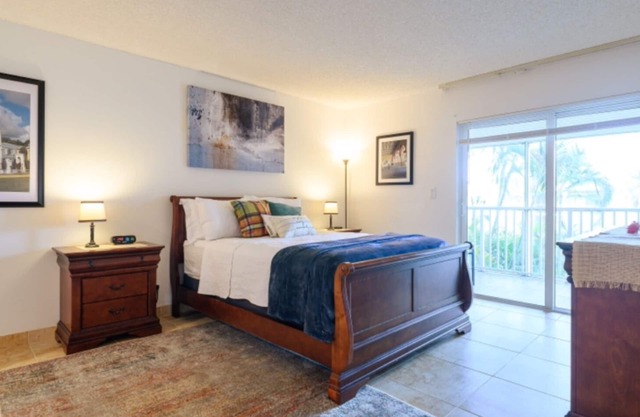 Classy Comfortable Condo - Close to everything