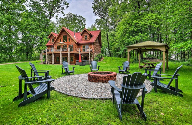 Classy Home w/Hot Tub: 2 Mi to Lake Access!