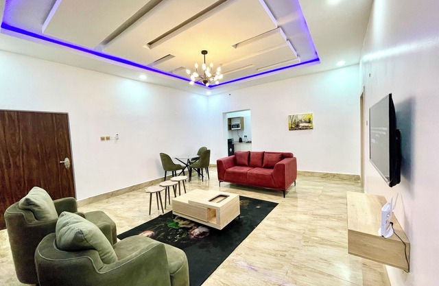 CLEAN 1BEDROOM FLAT at UTAKO ABUJA. 24hrs LIT with AC, WIFI & KITCHEN
