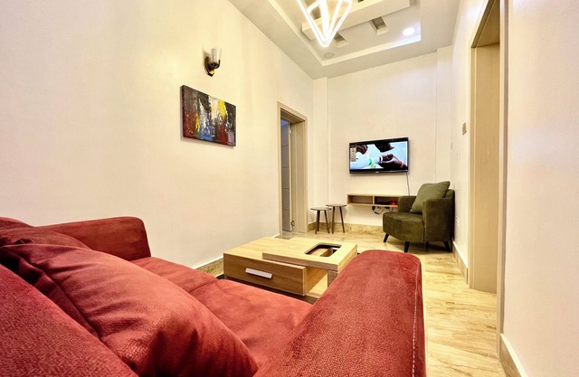 CLEAN 1BEDROOM FLAT at UTAKO ABUJA. 24hrs LIT with AC, WIFI & KITCHEN