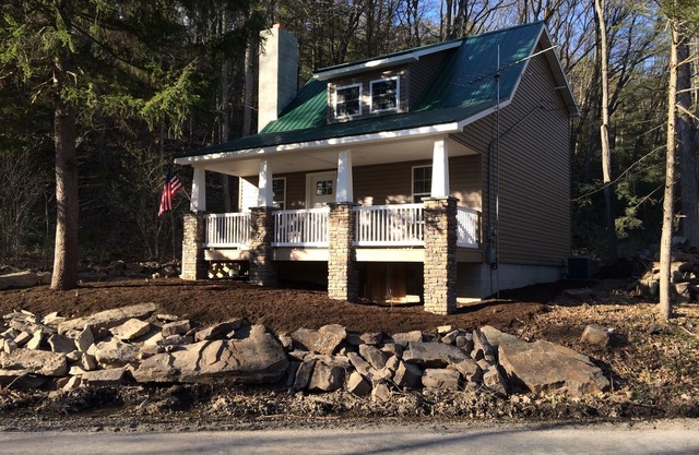 Clean! Charming Cottage! Waterviews, WiFi, Outdoor Firepit, New Canvas Art TV