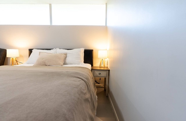 Clean City Studio near DTLA w/Private Yard & FREE Parking