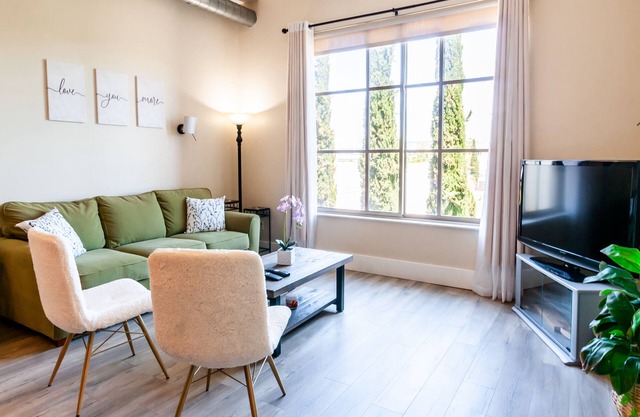Clean Comfortable Santana Row Condo