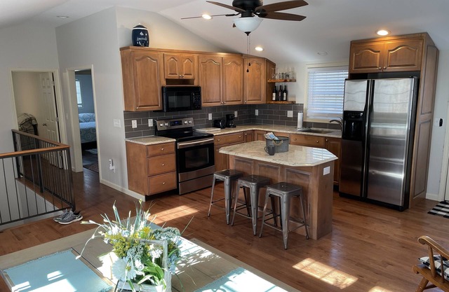 Clean, Comfy and Quiet House Smith Mountain Lake and Blue Ridge