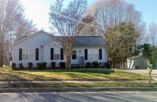 Clean Comfy Cottage - Near Downtown High Point Furniture Market, Hospitals & HPU