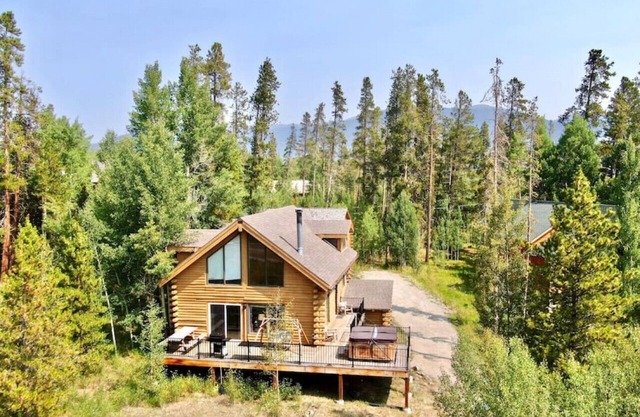 Clean + Cozy Log Cabin