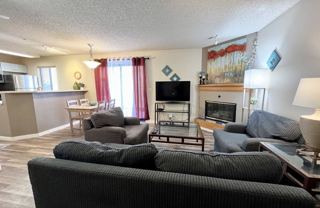 Clean & Cozy One Bedroom Condo W/Kitchen In DTC