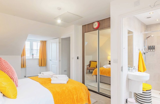 Clean & Cozy | Work, Relax & Stay | Fully Equipped + Smart Lock + 2 Parking