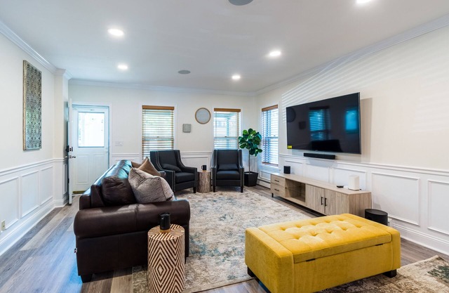 Clean Luxurious Retreat, Parking, Restaurants, Near New Hope. <1mile Del river