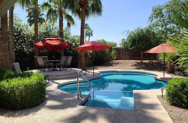 CLEAN, QUIET, PRIVATE 3BR, 3 bath, Loft, private pool