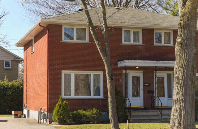 Clean Spacious 4 Bedroom Home Manor Park 10mins Downtown Ottawa