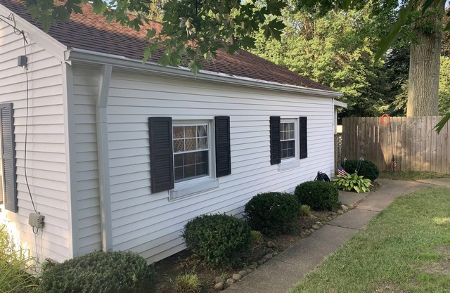 Clean & very comfortable house in quiet/safe residential neighborhood