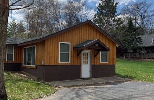 Clear Lake Lodge * Plenty Of Parking Close To Lake And Bar