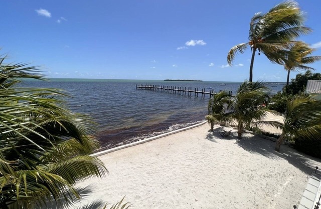 CLEAR OCEAN VIEWS ! Ocean Front Home in key largo