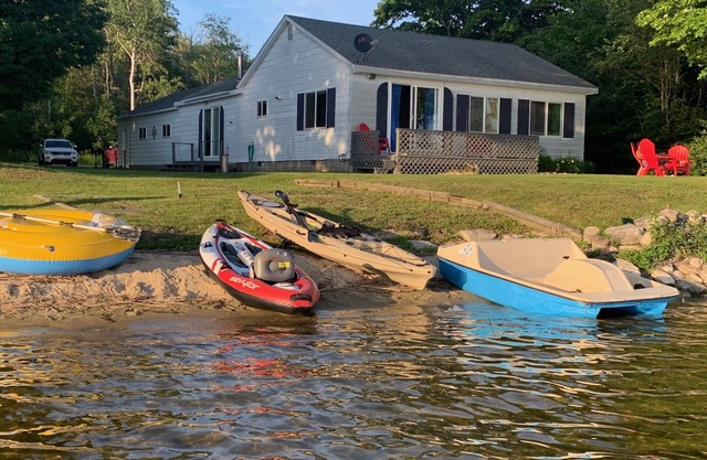 Clear Waters Lakefront Cottage- On the Water-near - Mackinaw City