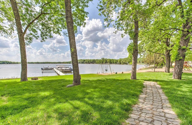 Clearwater Lake Getaway w/Shared Pool & Boat Dock