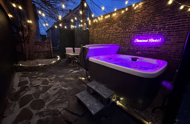 Cleveland Rocks-Little Italy! Massage chair/Hot tub #3