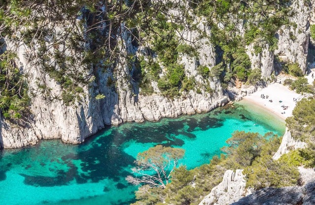 Click OMG Views - A Secret Provence Gem 2-8p 🌟🏖️🏡🌅🛥️🔑🌞 🌊🏞️🍷 ✨🛶🧘‍♀️
