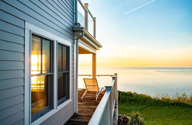Cliff House- Panoramic Views of Cape Cod Bay.