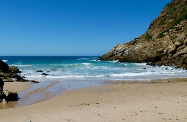 Cliff Top House No.24 (Sleeps 6. 3 Bedrooms)