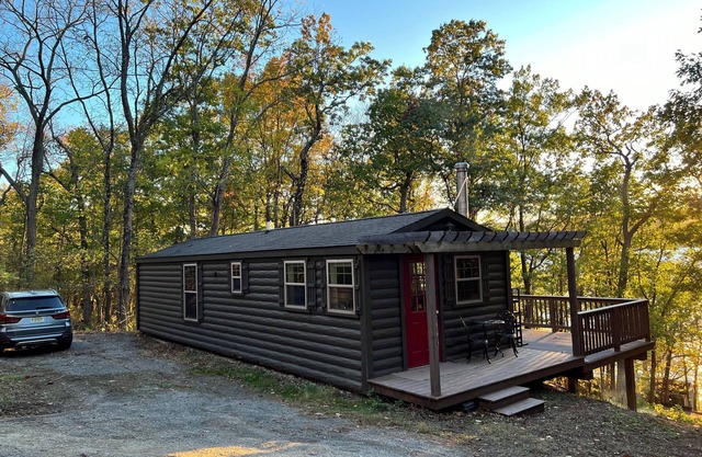 Cliff’s Edge Cottage Lakeview - Tranquil 2 Acre Escape Overlooking Seneca Lake