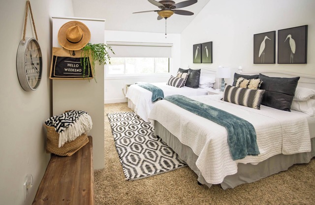 Cliffside Escape – Cozy 2BR/2BA Condo with Scenic Views