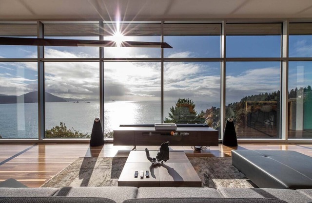 Cliffside Glass House Ocean Views Hot Tub Gym