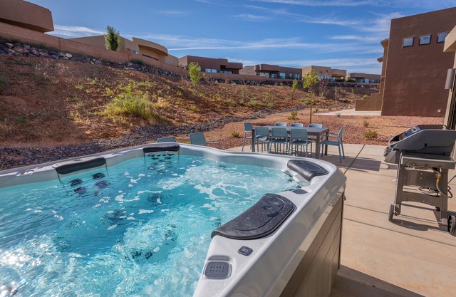 Cliffside Retreat at The Ledges *Resort Amenities Included!*