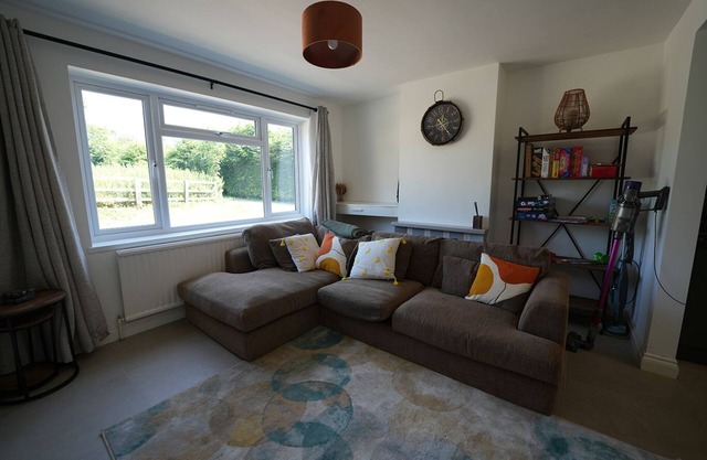 Cliveden Stud Cottage w/HotTub near Cliveden Trust on Ex-Racing Horse Grounds