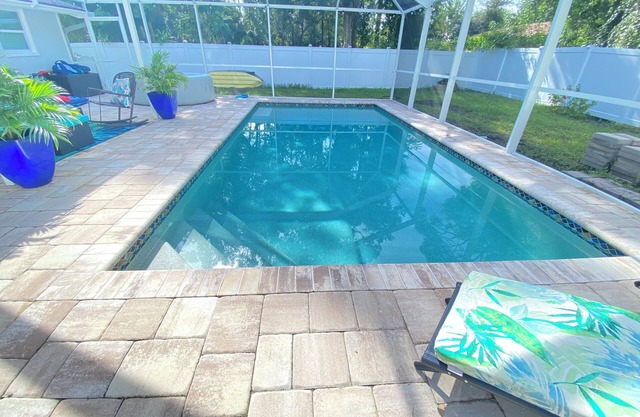 Close to beach hot tub heated pool fenced yard carport pets near Englewood