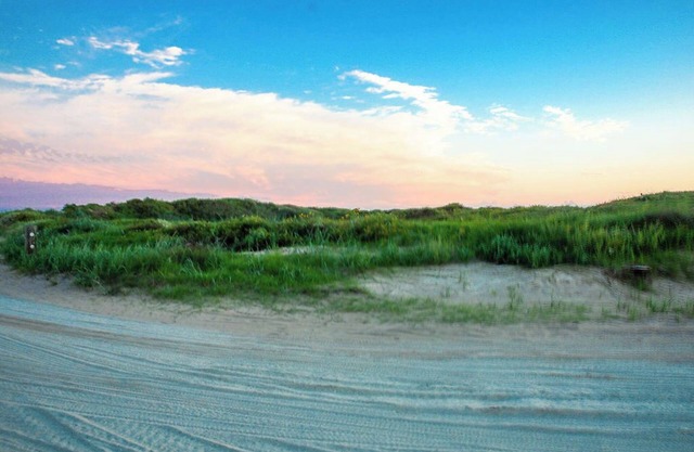 Close to Beach, King Bed, Golf Cart Option