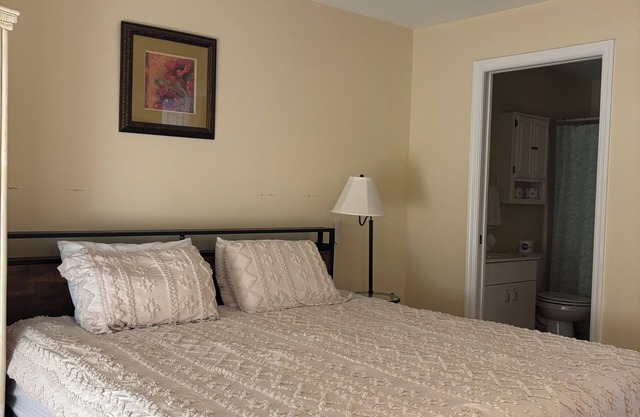 Close to Beaches, Downtown, everything Sarasota