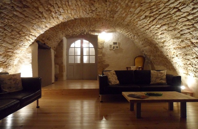Close to Dordogne river, with valley views, midway between Beynac and Rocamadour