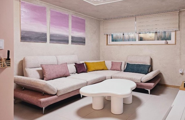Close to Gangnam, COEX, Asan Medical Centar & Luxury Apartment near Lotte world
