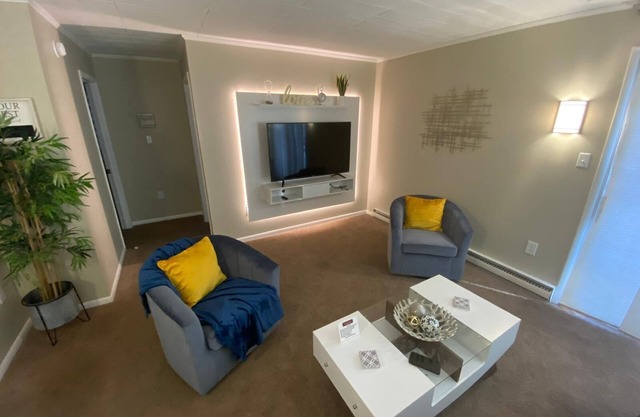 Close to lot of shopping areas, eateries, bars and more. Ideal for monthly stays