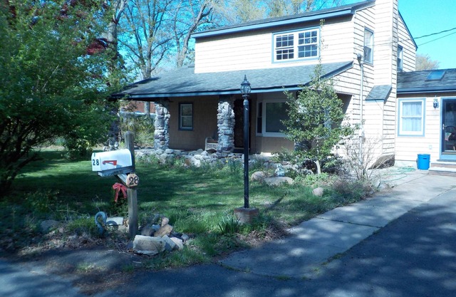 Close to Princeton,Rutgers, WiFi,No Clean Fee 1-3 guests ,Free laundry in house.