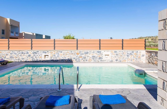 Close to Sandy Beach & Walking Distance to Amenities