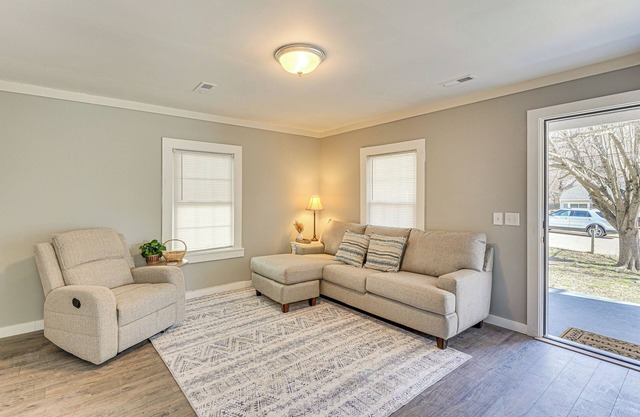 Close to Shops, Eats & Hospital: Roxboro Retreat